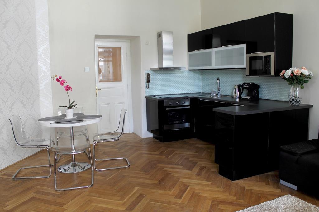 Royal Prague Apartment Celakovskeho Sady Номер фото